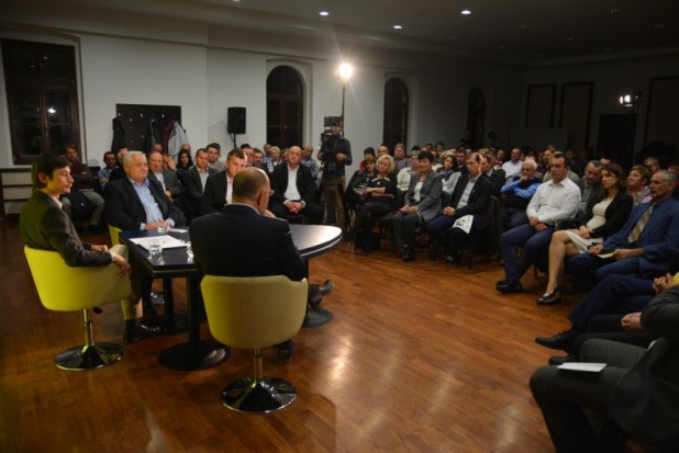 Un nou contract social pentru cinci domenii importante ale vieții noastre – Kelemen Hunor îndeamnă la un nou pact politic, în interesul viitorului țării Un nou contract social pentru cinci domenii importante ale vieții noastre – Kelemen Hunor îndeamnă la un nou pact politic, în interesul viitorului țării